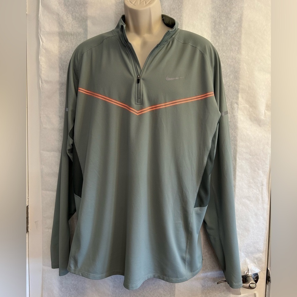 Nike Sage & Orange Lightweight running pullover top w/Chevron‎ Accent Sz-XL. X17